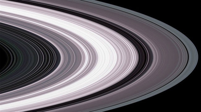 Los anillos helados de Saturno tienen solo unos cientos de millones de años.